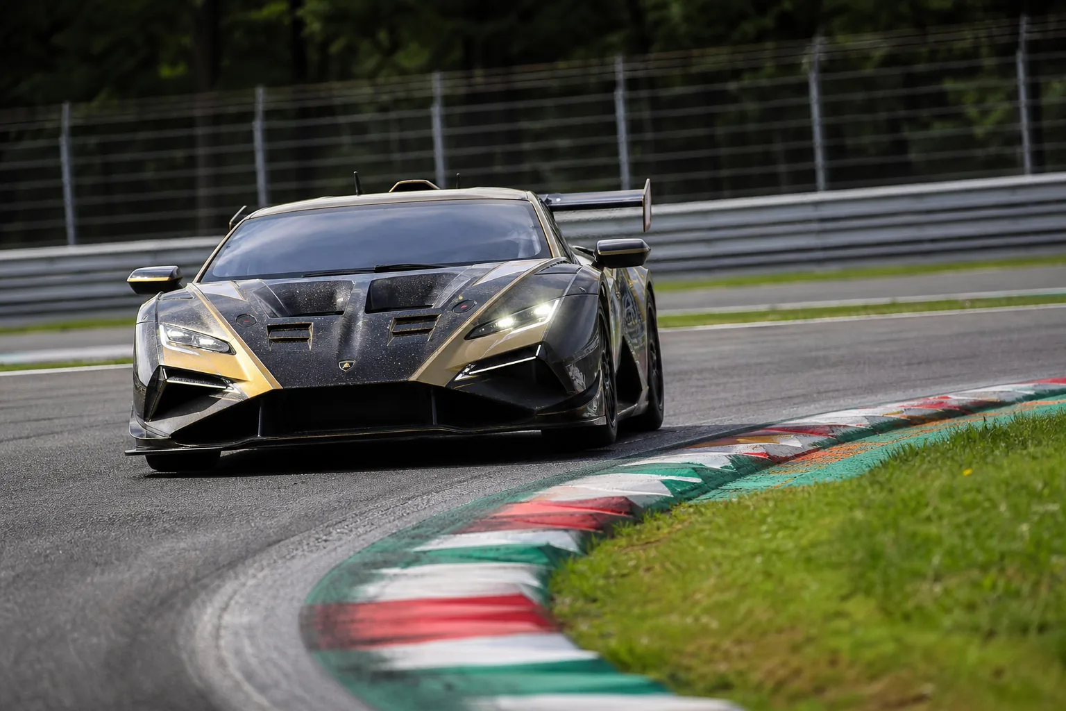 Lamborghini World Finals Monza: Lind e Van Der Drift conquistano la pole nelle categorie PRO e PRO/AM