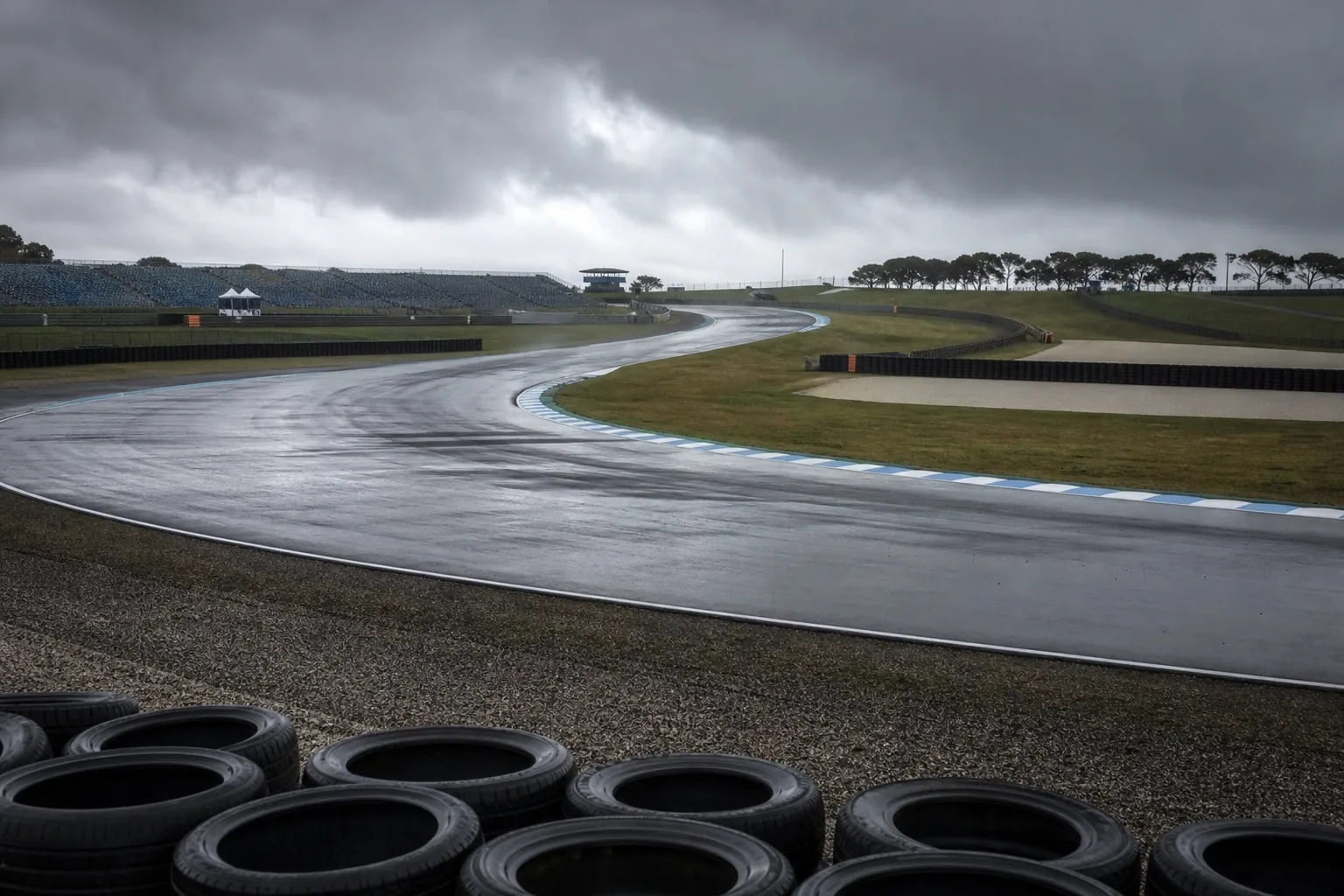 Maltempo paralizza Phillip Island: cancellate Moto3 e Moto2, MotoGP rinviato